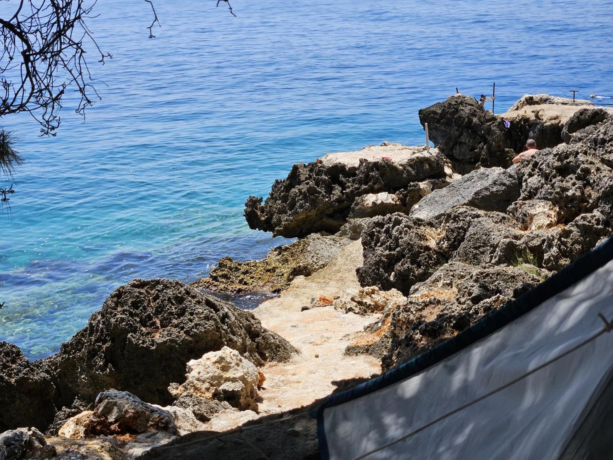 Campismo de Luxo Pine Side Camp Himare