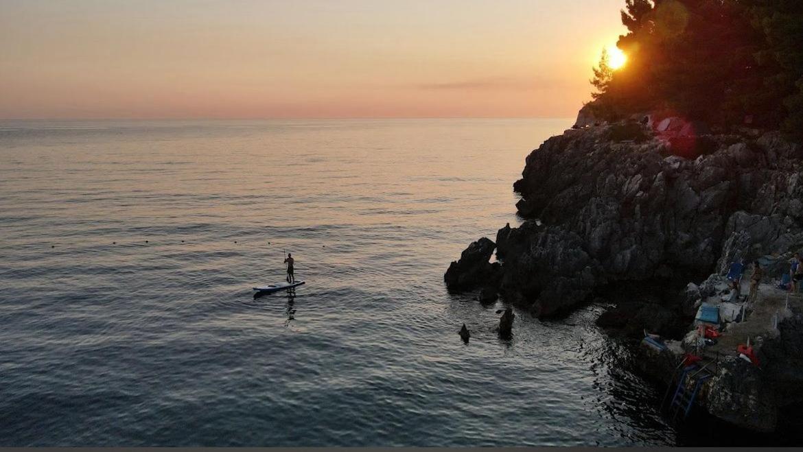 Pine Side Camp Himare
